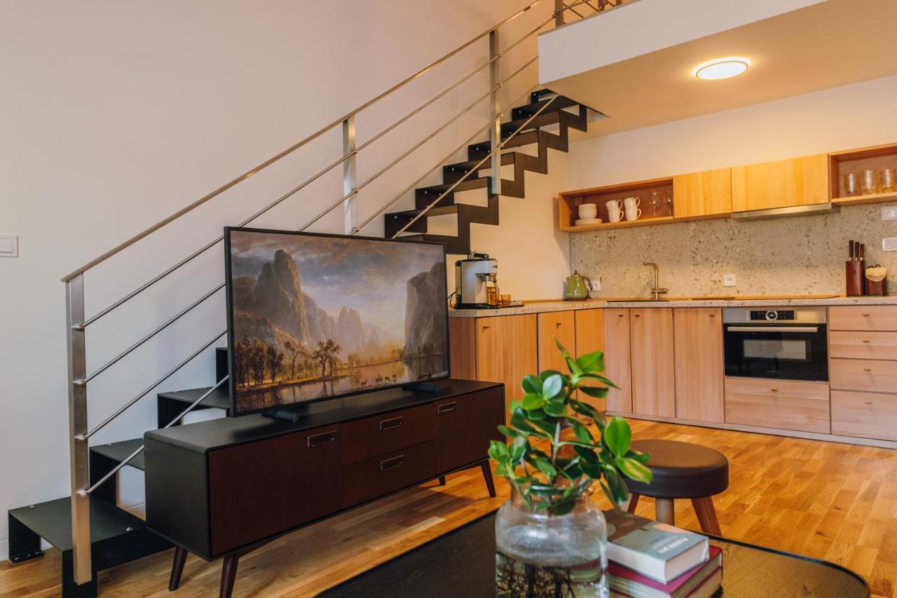 Modern Mezzanine Apt At Jecna St Praha Bagian luar foto
